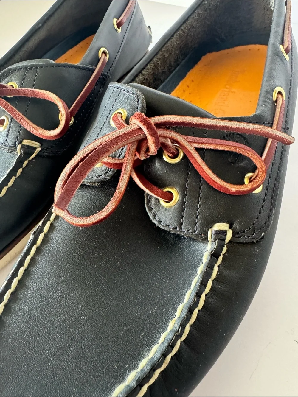 Timberland Men’s 10.5 Black Leather Boat Shoes 2 eye classic Brown Yellow Laces